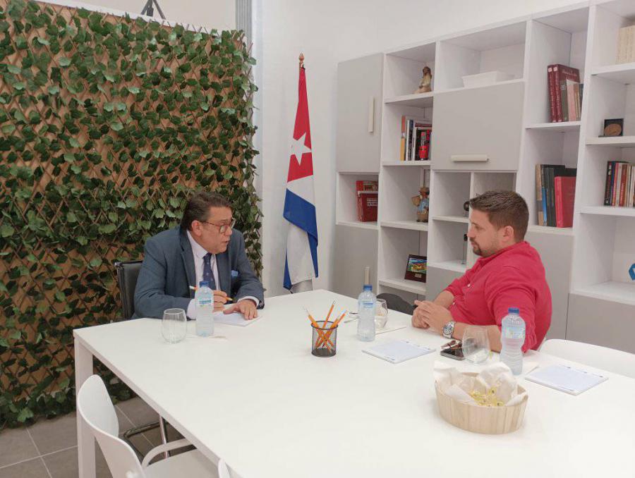 Crece el interés de los cubanos residentes en Barcelona por las acciones que contribuyen al avance de su país