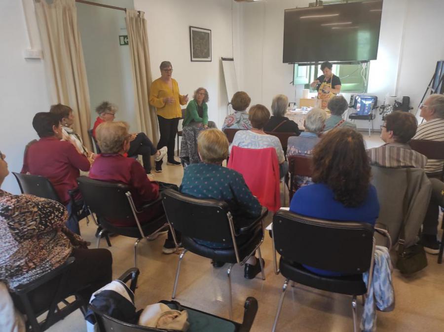 Asociación de cubanos residentes en Cataluña “José Martí” junto a DEFEMSEM – Cuba, difunden la Cultura Cubana en Torrellas