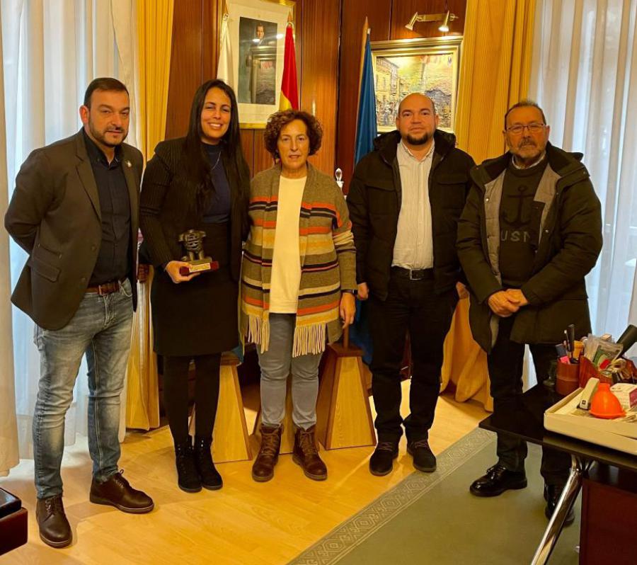 Cónsul General de Cuba en Santiago de Compostela realiza visita al Ayuntamiento de Mieres