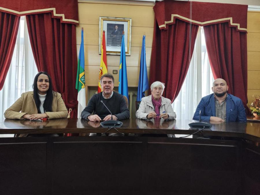 Ayuntamiento de Langreo recibe a la Cónsul General de Cuba para Asturias