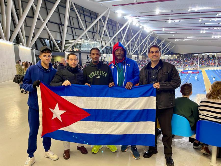 Participan atletas cubanos en el Mitin de Pista Cubierta de Cataluña
