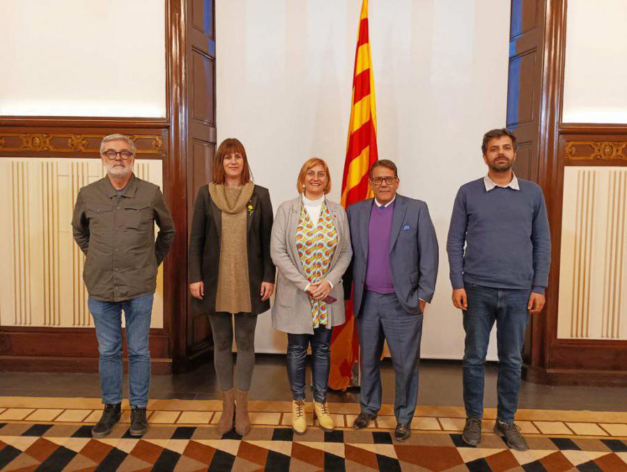 Cónsul General de Cuba en Barcelona realiza visita oficial a sede del Parlamento de Cataluña