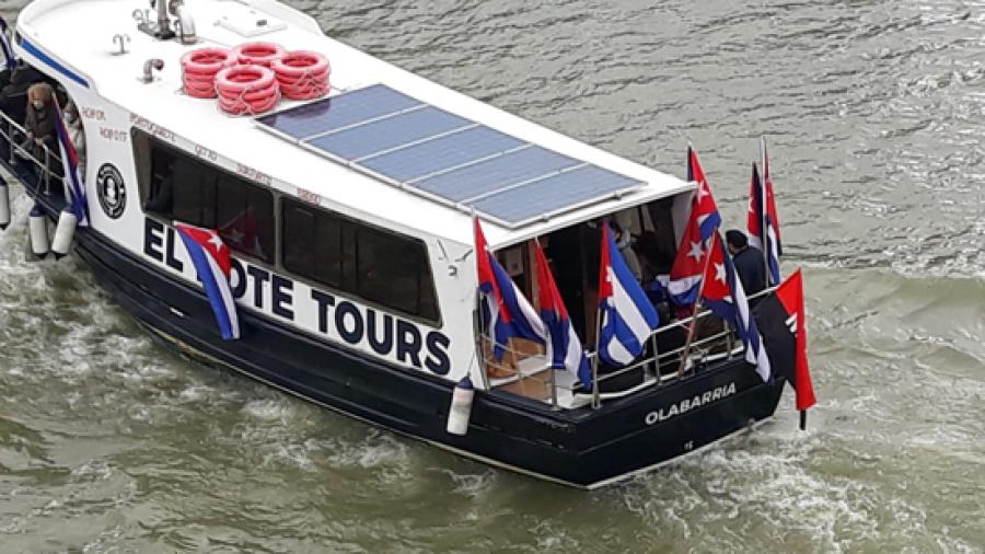 Barco por la ría de Bilbao celebró 62 aniversario de la Revolución cubana 