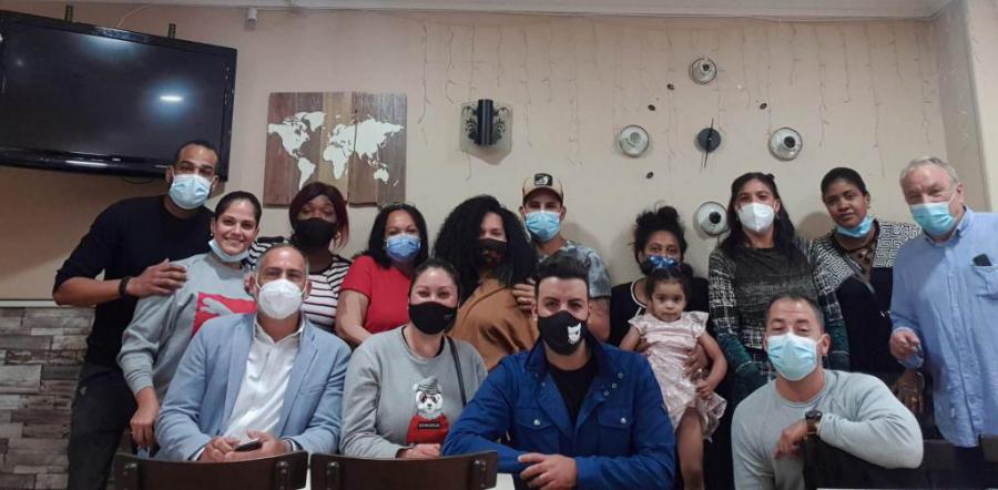 Cónsul General de Cuba sostiene un encuentro con cubanos residentes en Gijón