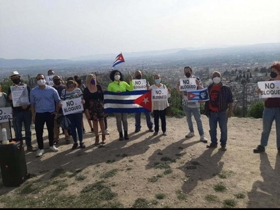 Puentes de amor desde Granada por la eliminación de sanciones contra Cuba