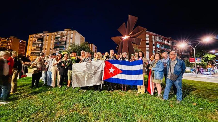 Combativo homenaje al Guerrillero Heroico en Badalona, Cataluña