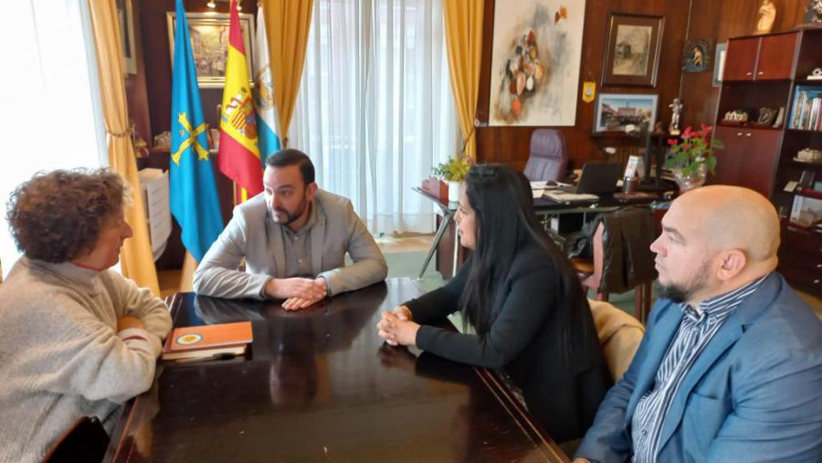 Ayuntamiento de Mieres recibe a la Cónsul General de Cuba para Galicia, Asturias y Cantabria