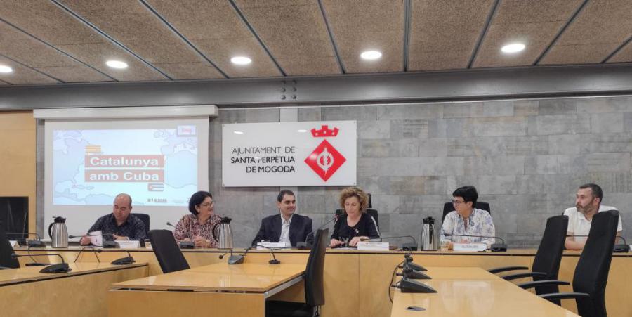 Sostienen fructífero intercambio representantes del Instituto Cubano de Amistad con los Pueblos, autoridades de Santa Perpétua de Mogoda y ONG solidaria con Cuba