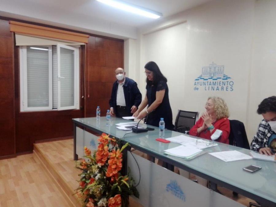 Entregan a Cónsul General de Cuba en Andalucía 20 declaraciones de denuncia al Bloqueo en el Encuentro de Amistad con Cuba