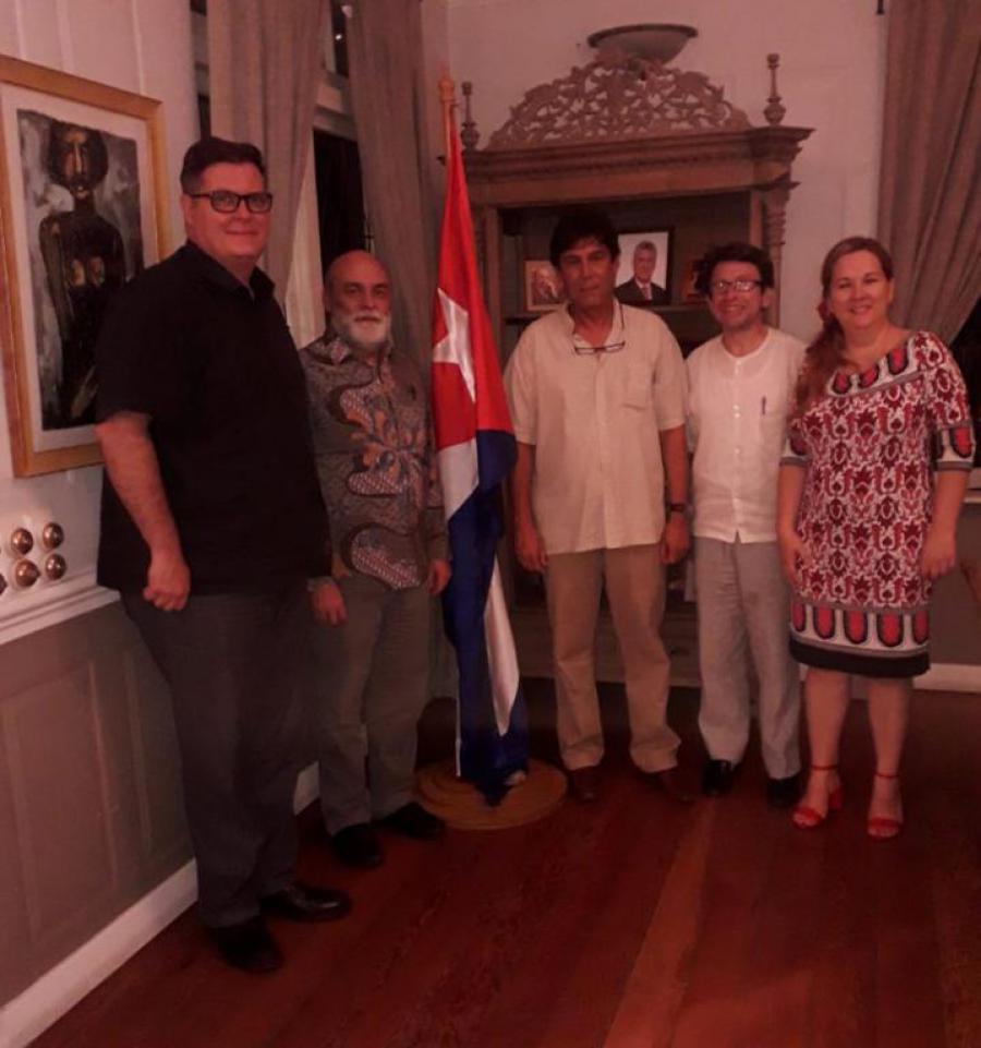 El Vicecanciller de Venezuela Rubén Darío Molina (segundo desde la izquierda) de visita en Fiji