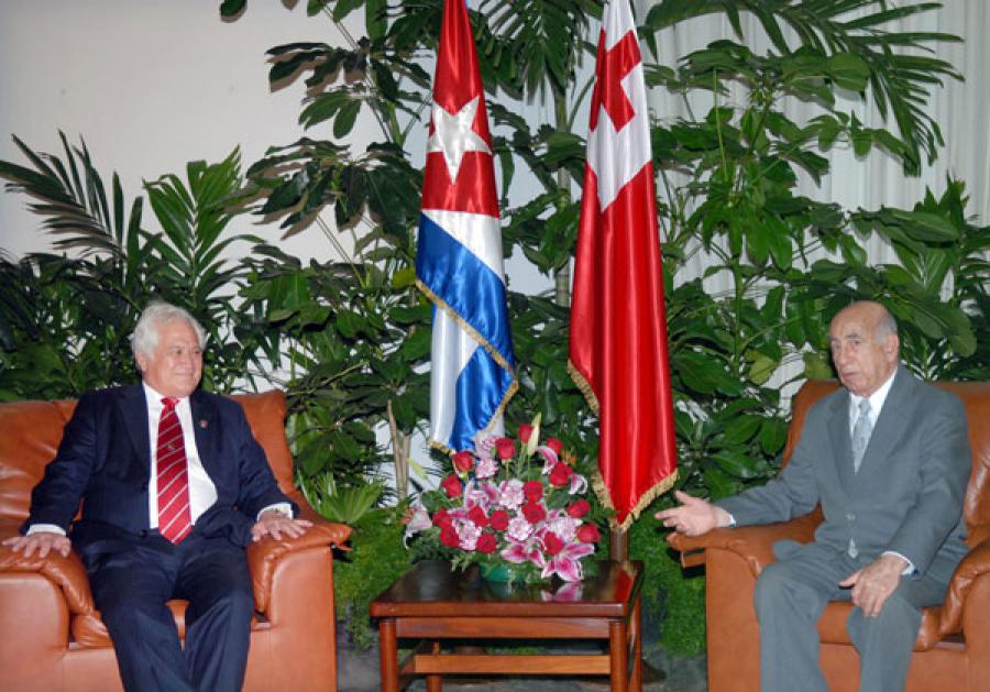 El entonces Primer Vicepresidente cubano, José Ramón Machado Ventura recibió al Primer Ministro de Tonga (2009)