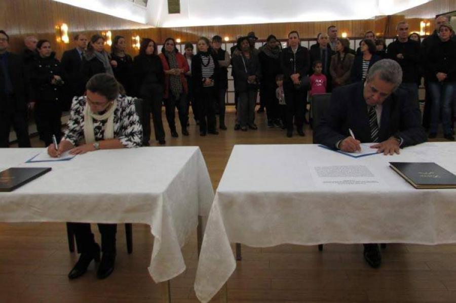 Diplomáticos y trabajadores de la embajada, así como representantes de instituciones de Cuba en Francia