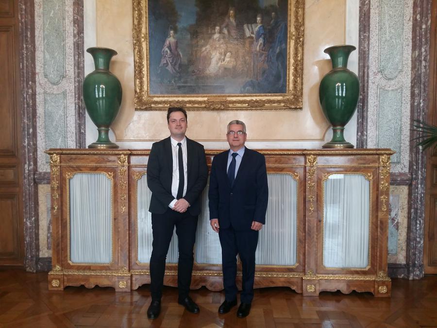 Consejero diplomático del Presidente de la Asamblea Nacional Francesa recibe al Embajador de Cuba.