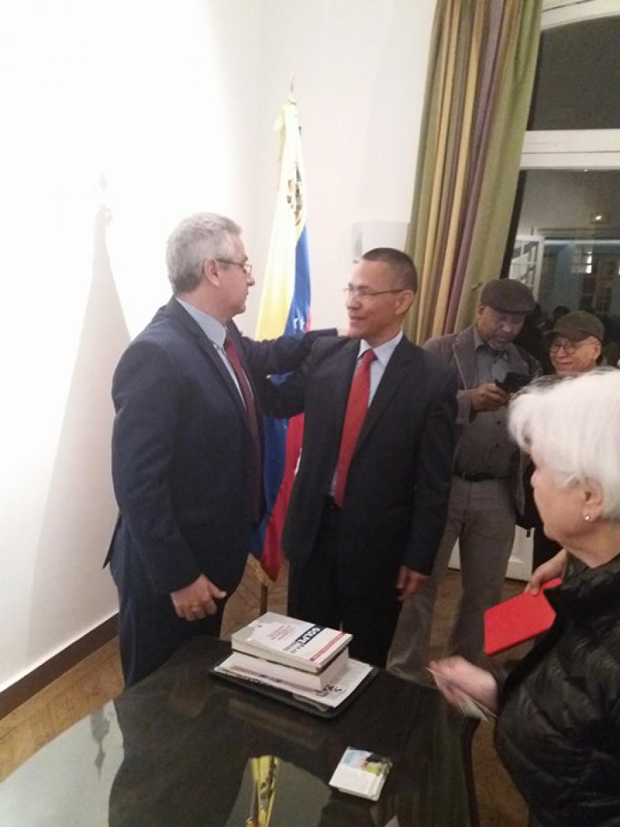 Participa Embajador de Cuba, Elio Rodríguez, en conferencia ofrecida por el Ministro del Poder Popular para la Cultura de Venezuela, Ernesto Villegas