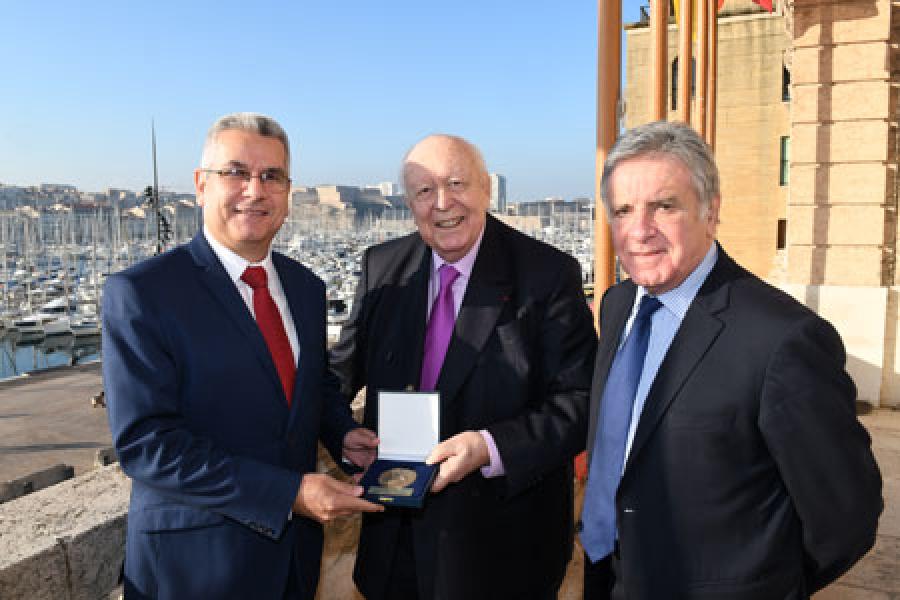 Ambassadeur de Cuba développe programme de travail dans la ville française de Marseille.