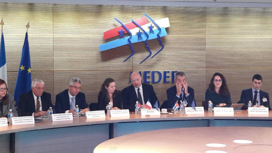 Ministro cubano presenta en París cartera de oportunidades de negocios e inversión en Cuba.