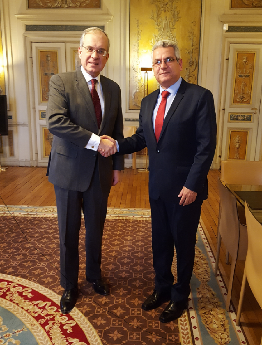 Secretario General de la cancillería francesa recibe al Embajador de Cuba
