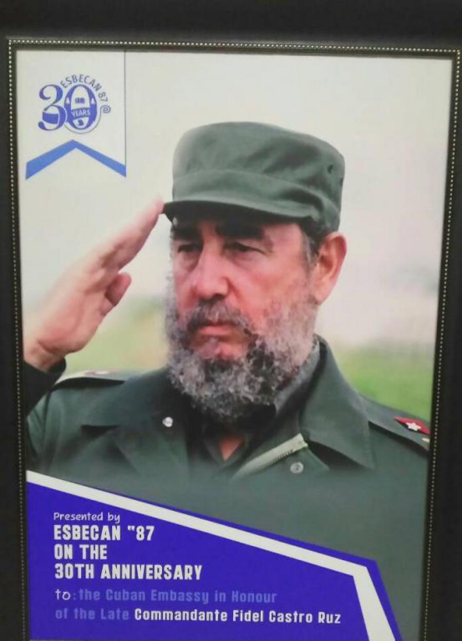 Ghanaian Graduates In Cuba Deliver Fidel s Picture To The Cuban Embassy ghanaian-graduates-in-cuba-deliver-fidel-s-picture-to-the-cuban-embassy