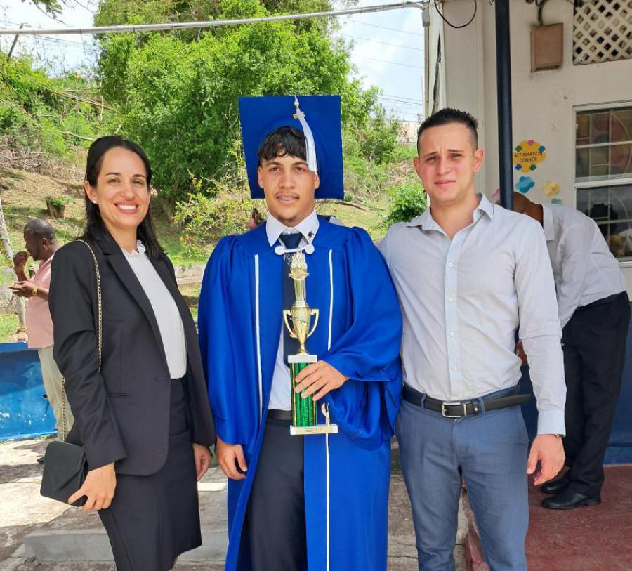 Embajada de Cuba en Granada acompaña graduación en Westmorland School