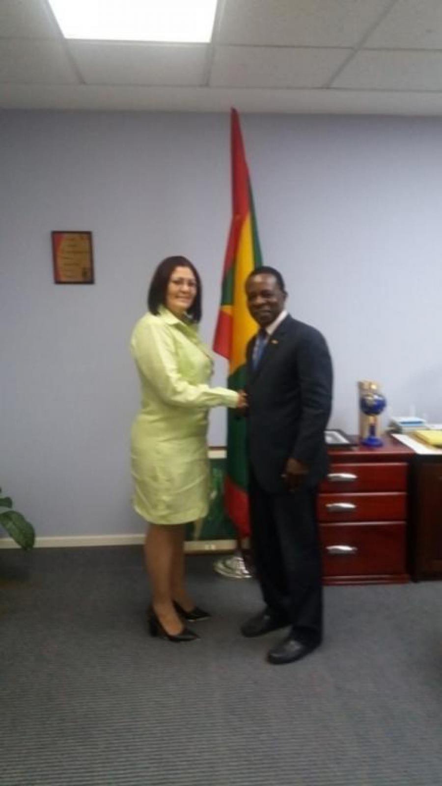 Embajadora de Cuba sostiene encuentro con Primer Ministro de Granada