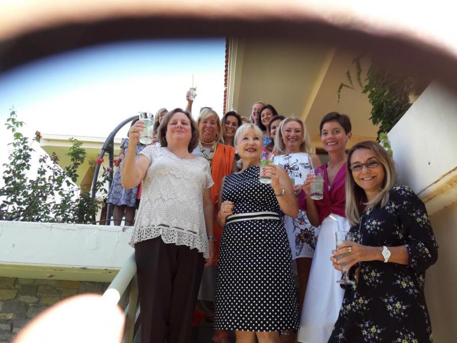 Conversatorio sobre Cuba en Club Internacional de mujeres en Atenas.