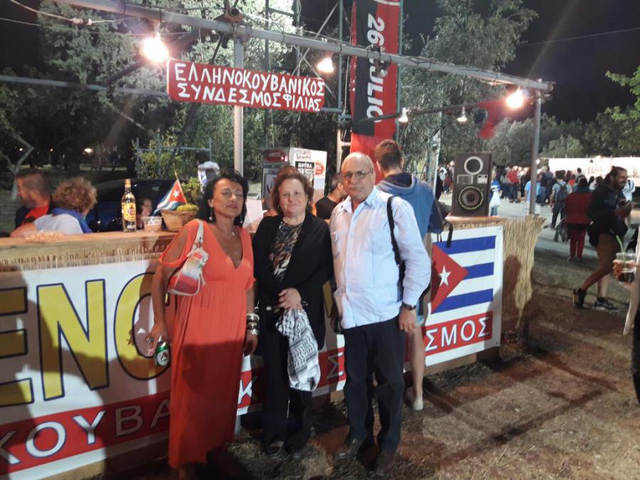  Visita embajada cubana Stand de Asociación de solidaridad con Cuba en Festival KNE en Atenas 