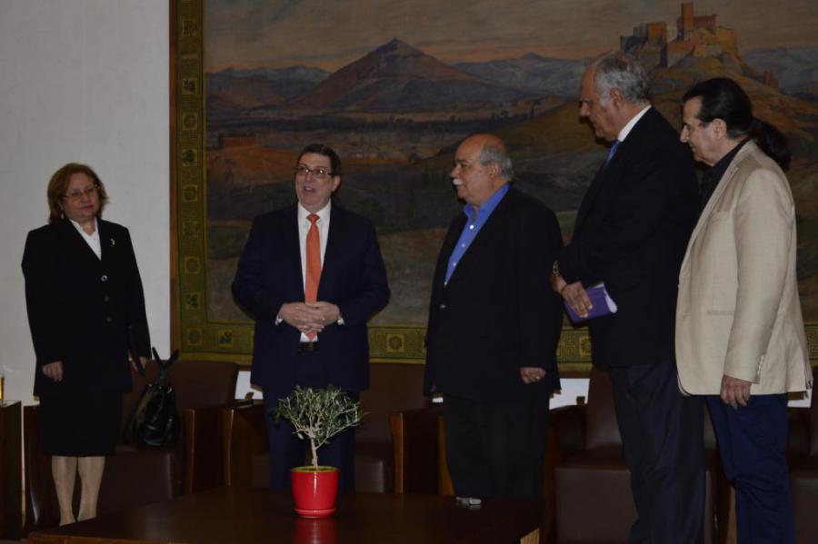 Recibe Presidente del Parlamento Heleno a Canciller cubano