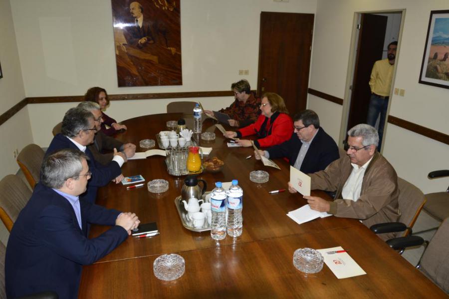 Canciller cubano se reune con Secretario General del Partido Comunista Griego