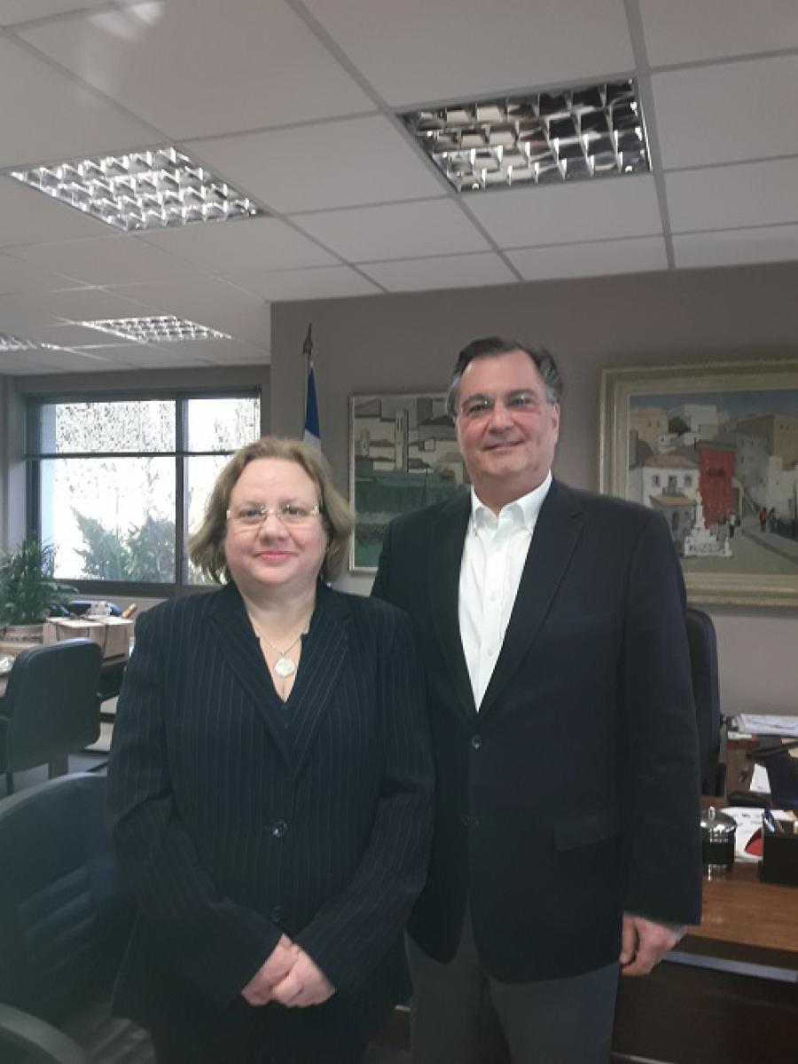 Recibe alcalde de Philotei Psychiko a Embajadora de Cuba 