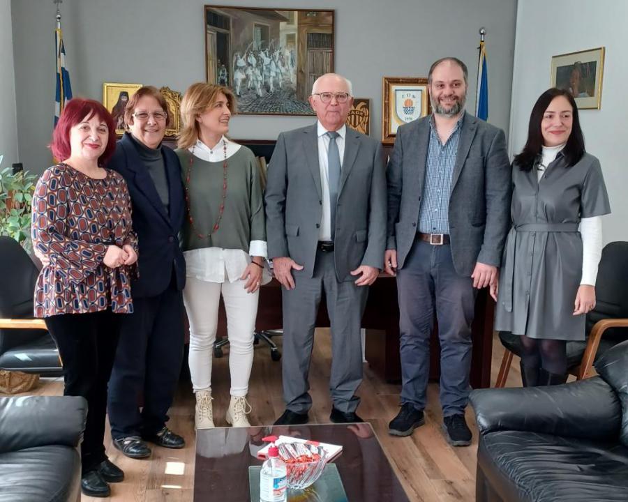 MAYOR OF NAOUSSA RECEIVED THE AMBASSADOR OF CUBA