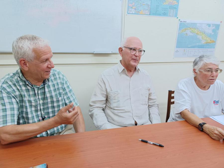 MEETING OF THE AMBASSADOR OF CUBA WITH MEMBERS OF THE CUBAN HELLENIC ASSOCIATION OF FRIENDSHIP AND SOLIDARITY