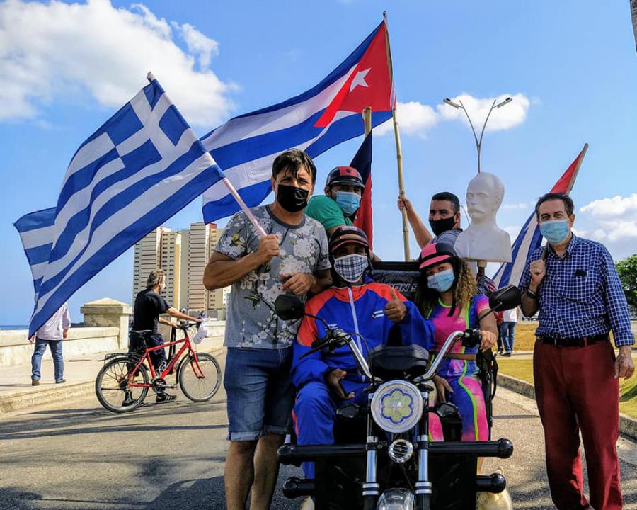 Participan griegos residentes en Cuba en caravana contra el bloqueo