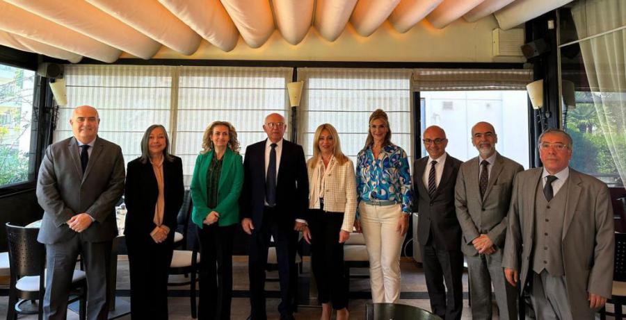 Encuentro del GRULAC con la presidente de la Cámara de Comercio e Industria de Atenas