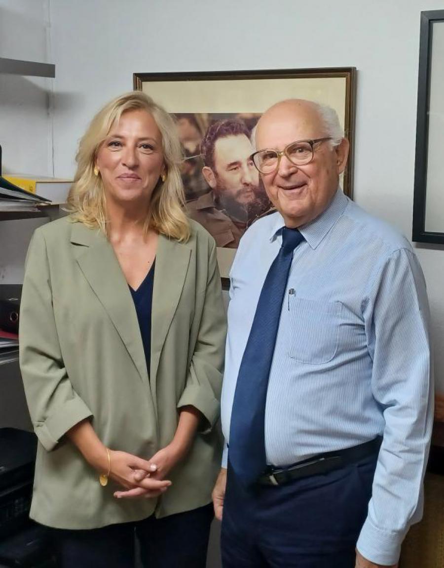 ENCUENTRO DEL EMBAJADOR CON JEFA DEL DEPARTAMENTO DE RELACIONES INTERNACIONALES DE SYRIZA