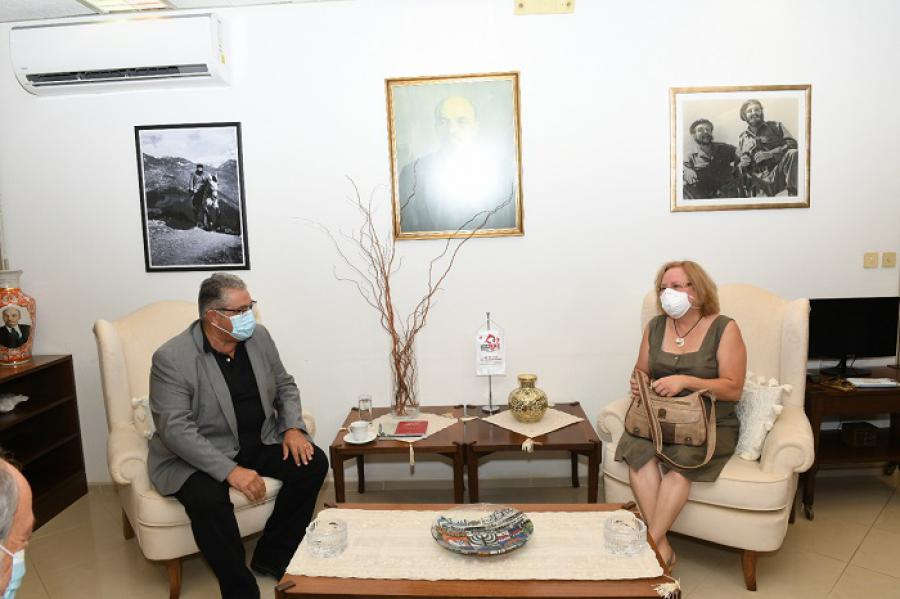 The Secretary General of the Communist Party of Greece (KKE) condemns the blockade of USA against Cuba and supports Cuban internationalist doctors.