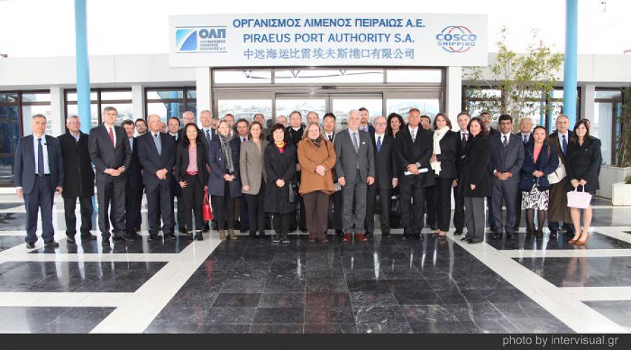 Visita cuerpo diplomático acreditado en Grecia puerto de Pireos