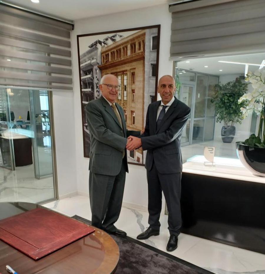 INTERVIEW BETWEEN THE AMBASSADOR OF CUBA AND THE PRESIDENT OF THE CHAMBER OF COMMERCE AND INDUSTRY OF ATHENS.