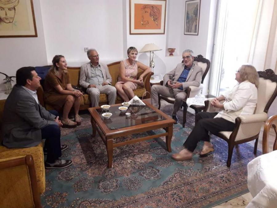 Encuentro con alcalde de la isla griega de Lefkada en Embajada de Cuba.