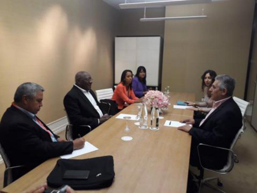 First Vice-President of Cuba meets with the leader of the World Federation of trade unions