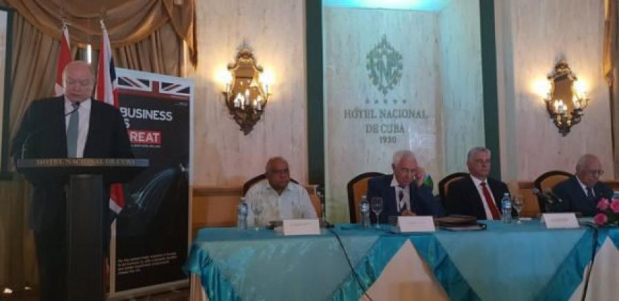El presidente de los Consejos de Estado y de Ministros, Miguel Díaz-Canel, encabeza el foro de negocios con empresarios británicos.