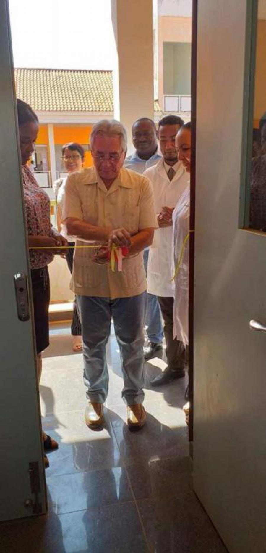 Después de dos años inutilizado, y en homenaje a los trabajadores de la salud, se reinaugura laboratorio de Informática