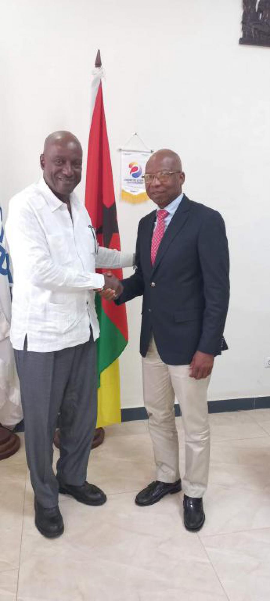 Encuentro del Embajador de Cuba con el Ministro de Salud Pública de Guinea Bissa