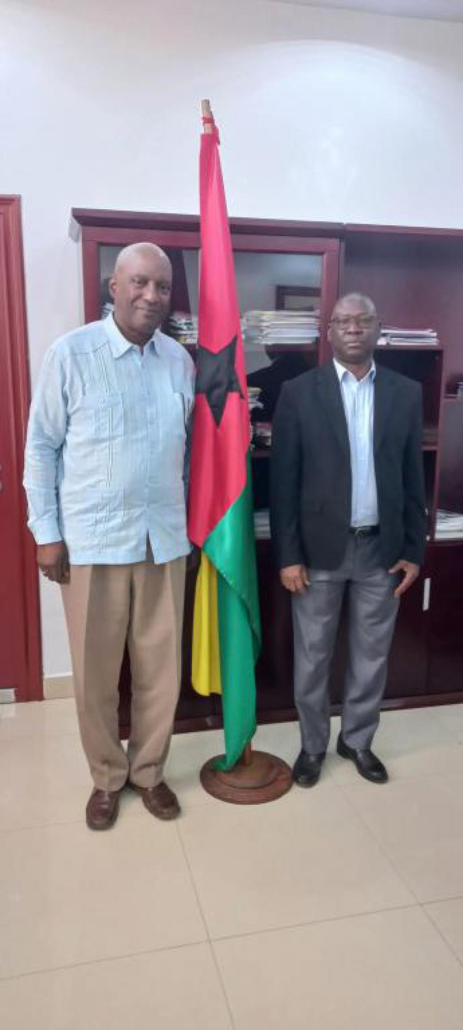 Embajador de Cuba recibido por Ministro de Turismo y Artesanía de Guinea-Bissau.