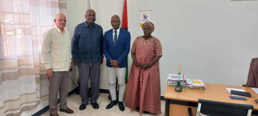 Recibió el Ministro de Salud Pública de Guinea Bissau, Sr. Pedro Tipote al Embajador de Cuba en ese país Ernesto Pulgarón Blanco.