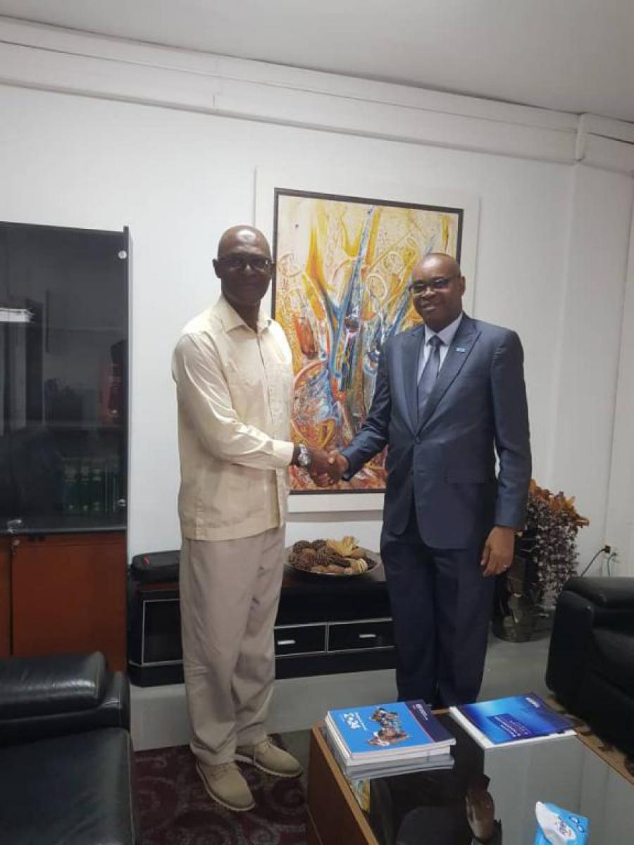 Rencontre à Conakry entre l'Ambassadeur de la République de Cuba et le représentant de l'Organisation mondiale de la Santé.
