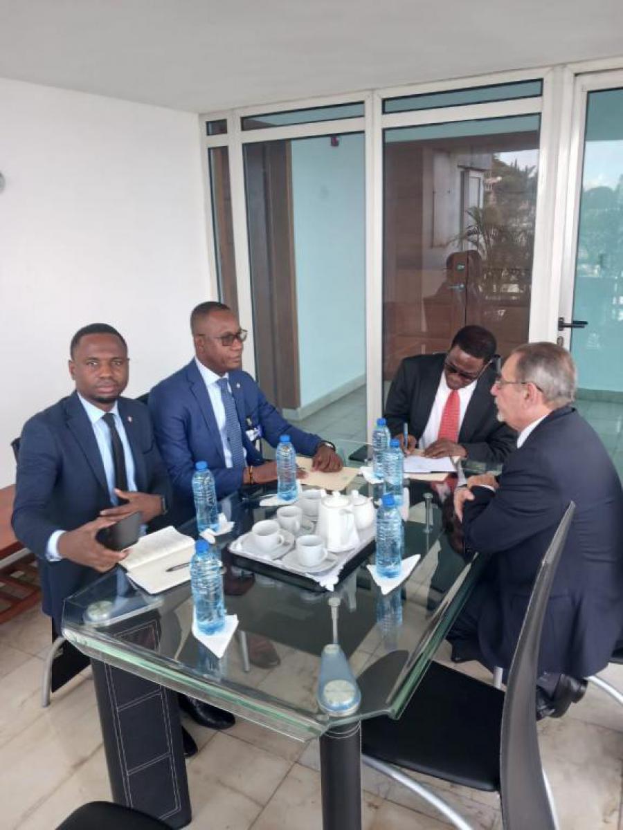 L'ambassadeur cubain rencontre le directeur des organismes internationaux, des congrès et des conférences du ministère des Affaires étrangères d'Haïti