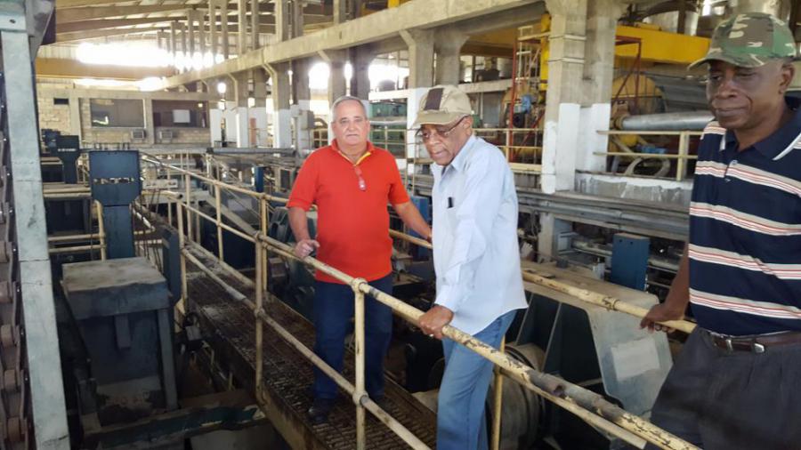 Visita al central de Leogane