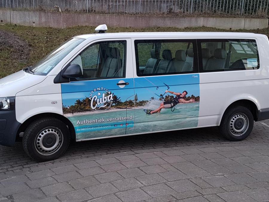 “Auténtica Cuba” drives around the streets of Rotterdam 