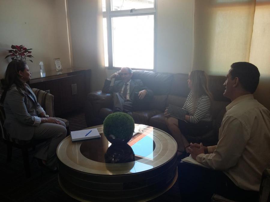 Conversan el embajador de Cuba con la titular de Salud de Honduras