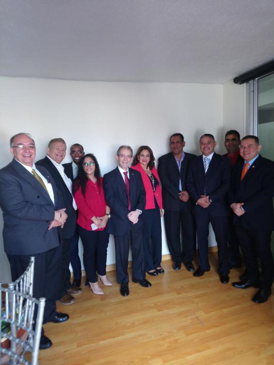 Encuentro del embajador con Comisión del Parlamento hondureño